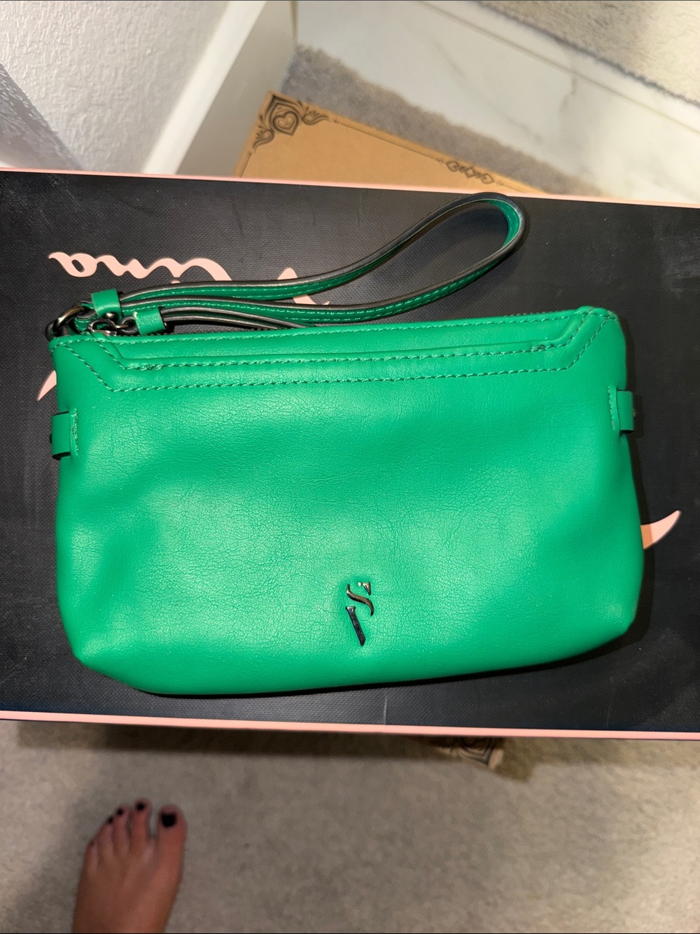 Simply Vera Vera Wang Green Leather Wristlet Clutch
